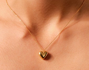 Mini Heart Necklace in 14k Solid Gold / Minimalist Heart Pendant for Women / 18k Layering Love Necklace / Valentine's Day Gift