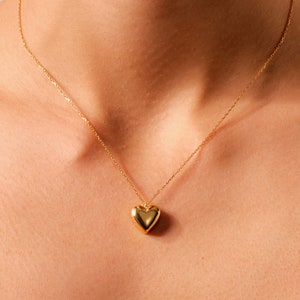 Mini Herz Halskette aus 585er Gold / Minimalistischer Herzanhänger für Frauen / 18k Layering Liebeskette / Valentinstag Geschenk