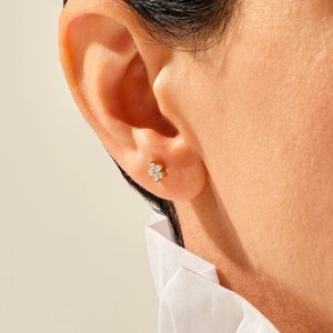 Diamond Flower Studs / 14k Gold Diamond Earrings for Women / Floral Diamond Stud Earrings / Dainty Minimalist Earrings