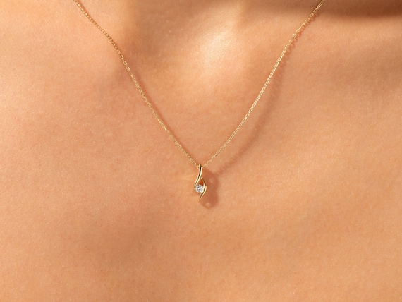 Single stone pendant necklace discount