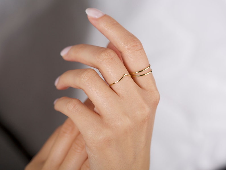 18k Solid Gold Thin Wedding Band / Stacking Ring / 1mm Wedding Band / Dainty Minimalist Gold Band / Simple Plain Ring image 2