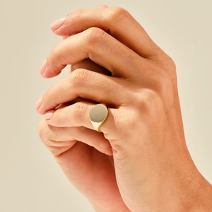 14k & 18k Solid Gold Engraved Signet Ring / Circle Signet Ring / Gold Pinky Ring / Yellow, Rose, White Gold Signet Ring for Men, Women image 6