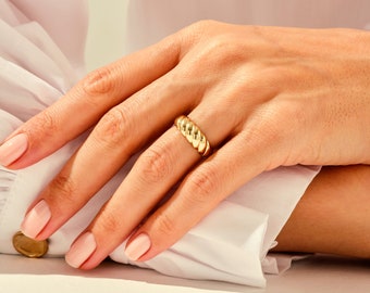 Bague Femme Or Jaune 14 Carats Avec CZ - Design Dôme Ondulé, Taille 7, Fabrication Italie