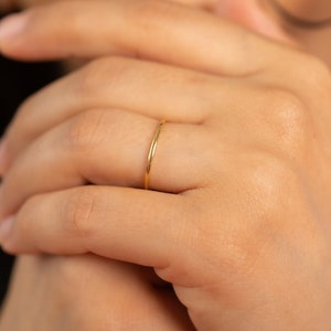 18k Solid Gold Thin Wedding Band / Stacking Ring / 1mm Wedding Band / Dainty Minimalist Gold Band / Simple Plain Ring image 3