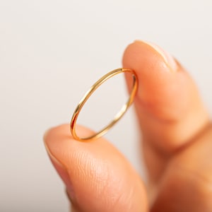 14k Solid Gold Thin Wedding Band / Stacking Ring / 1mm Wedding Band / Dainty Minimalist Simple Plain Ring / Mother&#39;s Day Gift