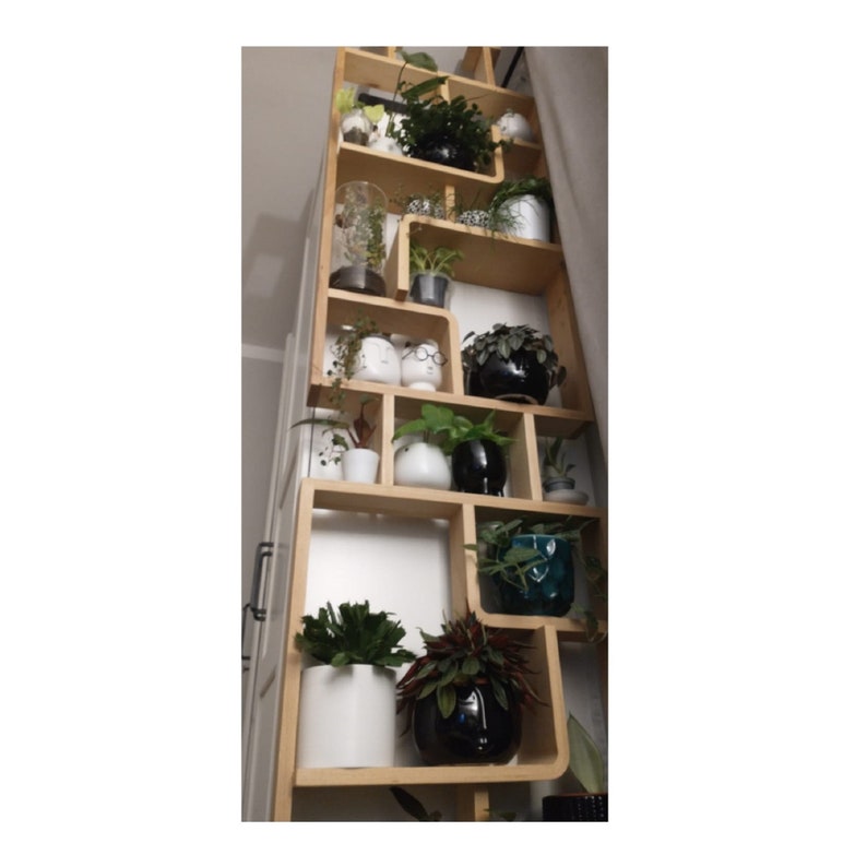 Biombo de mediados de siglo inspirado en VOLAK. ENVÍO GRATIS a todo el mundo. Estantería para libros, estanterías, parterres y estanterías. Madera contrachapada y madera natural.