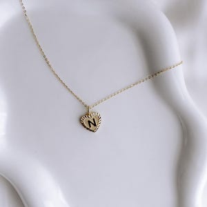 Personalisierte Herz Kette mit Buchstabenanhänger, vergoldet, elegant, Geschenk für Mama, Mama Kette, Mama Schmuck, Herz Kette