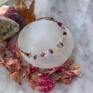 Fluorite Macrame Beaded Bracelet, Crystal Chips Bracelet, Healing Gemstone, Boho Bracelet, Spiritual Jewelry, Artisan Jewelry, Women Gift