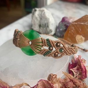 Green Jade Pi Stone Macrame Bracelet, Boho Beaded Bracelet, Healing Crystal, Handmade Bracelet, Artisanal Spiritual Jewelry, Women Gift