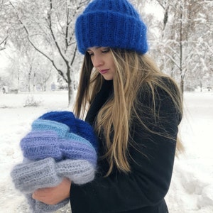 Blaue Mohairmütze, Mohairmütze, Luxusmütze, helle Mütze, Winteraccessoires, gestrickte Wintermütze, flauschige Mützen, handgemachte Mützen, dicke Mützen