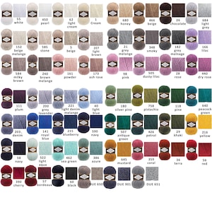 Puede incluir: Una carta de colores de muestras de hilo con n&uacute;meros y nombres para cada color. Los colores incluyen blanco, perla, crema claro, beige melange, piedra, beige, marr&oacute;n claro, gris melange, ahumado, gris melange, lila, marr&oacute;n lechoso, marr&oacute;n melange, polvo, rosa ceniza, rosa, lila polvoriento, rosa, rosa seco, ciruela, lavanda gris, melange de denim claro, azul claro, pino plateado, pistacho, pino, verde pavo real, denim, azul real, ar&aacute;ndano, azul marino, verde antiguo, petr&oacute;leo, caqui, amarillo, azul marino, aqua claro, verde mar, azul, mostaza, coral, tierra, rojo, cereza, burdeos, negro, DUE 650, DUE 901, DUE 651.