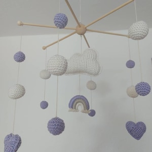 Baby Mobile handmade, gehäkelt mit Wolke und Regenbogen Lila