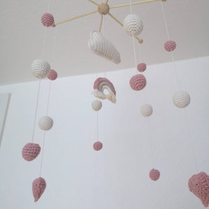 Baby Mobile handmade, gehäkelt mit Wolke und Regenbogen Rosa