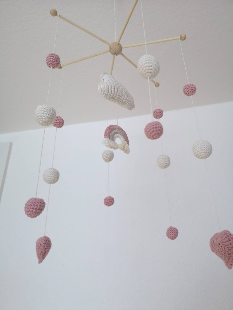 Baby Mobile handmade, gehäkelt mit Wolke und Regenbogen Rosa