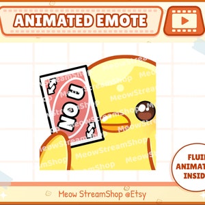 Op de afbeelding: Geanimeerde emote van een geel kuiken dat een rode UNO-kaart vasthoudt met het woord "NO U" erop. De kaart wordt voor het gezicht van het kuiken gehouden. Het kuiken heeft een bruin oog en een gele snavel. De achtergrond is een rasterpatroon.