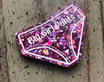 Porte-clés ou broche fait main « Big Girl Pants » en résine scintillante