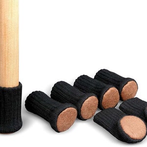 Puede incluir: Conjunto de ocho protectores de patas de muebles de fieltro negro con almohadillas de fieltro marrón. Los protectores están diseñados para evitar arañazos en los pisos y reducir el ruido.