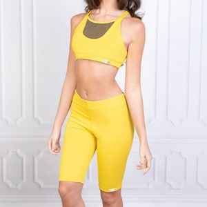 Women&#39;s Yoga Gym Activewear Outfit/Set - Short Length Leggings and Workout Top