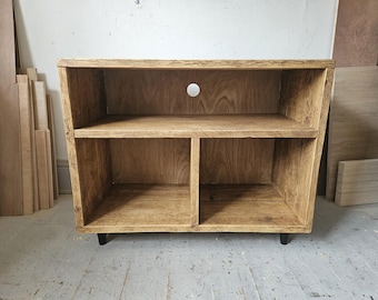 No. 5 - The Commonhall - Vinyl Record Storage / Turntable / Record Player / Amp / Unit - Rustic Pine Finish