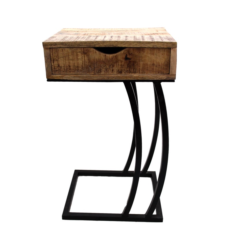 May include: A small side table with a single drawer. The tabletop and drawer are light brown wood. The base is black metal, with a curved design and a rectangular base. The table is suitable for small spaces. The dimensions are approximately 60 cm in height.