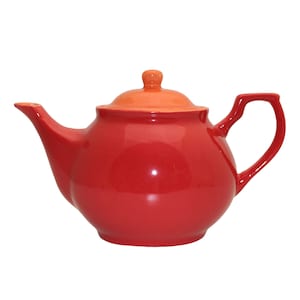 Könnte beinhalten: Eine rote Teekanne aus Keramik mit einem orangefarbenen Deckel. Die Teekanne hat einen runden Korpus und einen geschwungenen Ausguss.