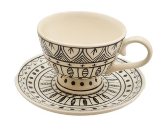Keramiktasse mit Unterteller schwarz/weiß handbemalt, Teetasse, Kaffeetasse, Capucchino, Spülmaschinenfest Set/2