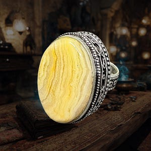 De lichtgevende Marid Djinn van heilige bescherming en uitlijning van het levenspad