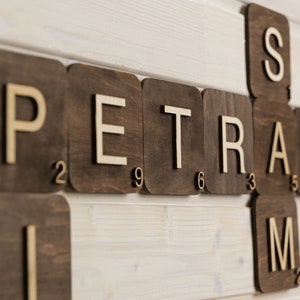 Arte de pared con fichas de Scrabble, arte de pared familiar, decoración de pared con Scrabble, letrero de madera con apellido, decoración de pared con fichas de letras, decoración de pared en 3D, inauguración de la casa