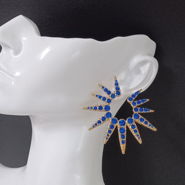 Oscar de la Renta- Boucles d'oreilles "Etoile" avec de magnifiques cristaux bleus. Style vintage
