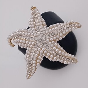 Broche Femme Fleur Camélia Avec Strass - Accessoire Élégant Pour Manteau Ou Robe - 4x4cm