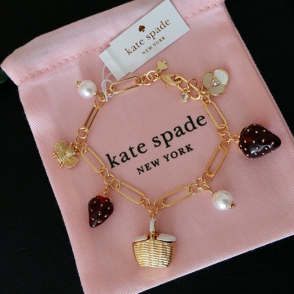 Bracelet a breloques signé Kate Spade New York. Bracelet du printemps avec des fraises, fleur abeille et un panier qui s'ouvre.