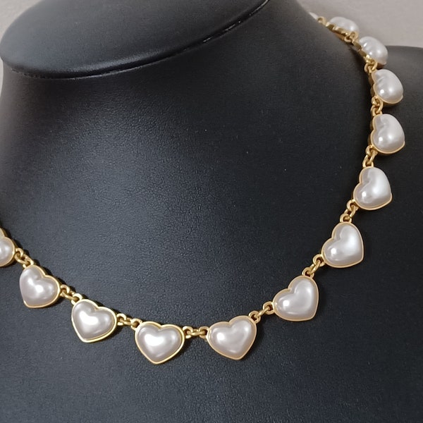 Oscar de la Renta- Collier en plaqué or avec des cœur blancs aspect perles.. Style vintage