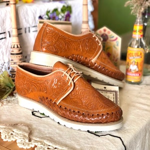 Oxford shoes. Mexican huarache sandal. Artisanal shoes. Traditional Mexican Leather flats. Boho sandals. Mexican Leather shoes