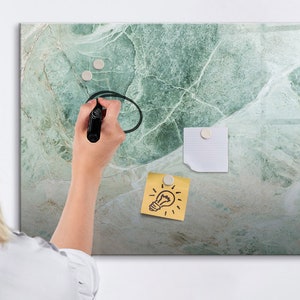 Tablero magnético con superficie de mármol, exhibición de fotos en la pared, tablero de notas multicolor, lista de tareas pendientes para patrón de textura de pared, marcador + esponja