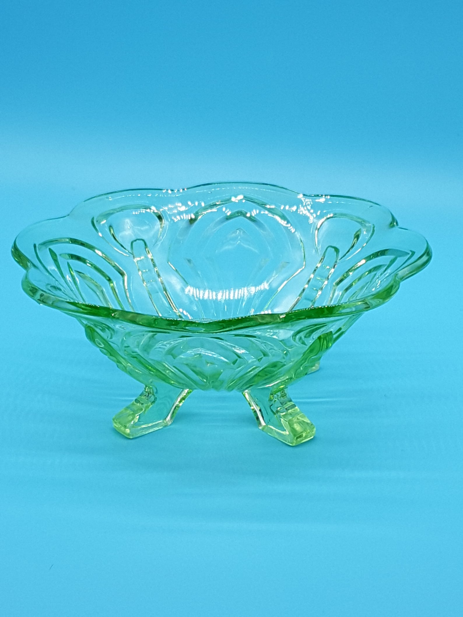 Vintage Green Glass Decorative Salad Bowl Four Feet Cadeau de Etsy
