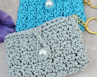 Tarjetero compacto y elegante de ganchillo, organizador esencial.