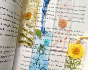 Mini signets en résine faits à la main à fleurs pressées avec glands| Marque-pages floraux
