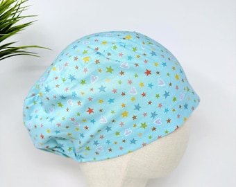 Gorro quirúrgico europeo para mujer de Paradise Caps. Gorro quirúrgico europeo con estrella y opción de forro de satén.