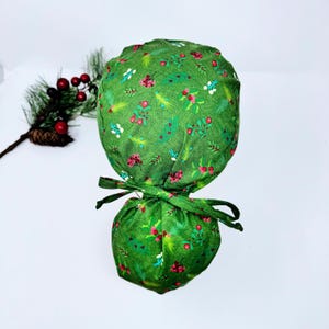 Mistletoe Ponytail scrub cap with Satin Lined. Holly surgical scrub hats for women by Paradise Caps. Christmas surgical scrub caps. Green