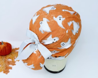Bonnet de bloc opératoire fantôme d'Halloween pour femme, avec attaches en ruban et doublure en satin (option disponible), par Paradise Caps. Modèle Euro PLUS.