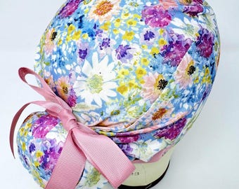 Sommer Eurowollmütze mit Bindebändern für Frauen. Aquarell Blumendruck Europäische chirurgische Haube mit Satin gefüttert von Paradise Caps.