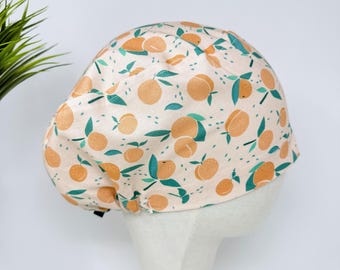 Gorro quirúrgico europeo para mujer. Gorro quirúrgico europeo color melocotón con forro de satén de Paradise Caps.