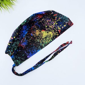Paint Splatter herrkirurgisk skrubbkeps från Paradise Caps.