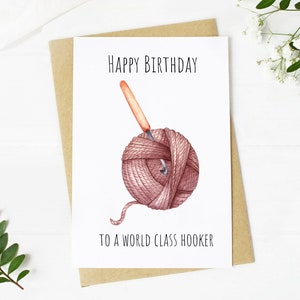 Feliz cumpleaños a una prostituta de clase mundial / Tarjeta divertida de felicitación de cumpleaños para tejedores, artesanos, amantes del crochet / Imprimible con temática de hilo