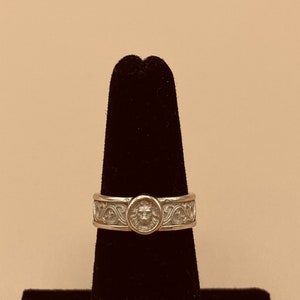 Antique 14K Gold Lion Ring