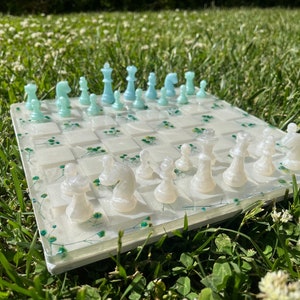 Customize Chessboard w\ Chess made of Epoxy - Resin Chess Set - Flower Chess Board - Handmade Epoxy Chessboard - Blue and White Chess Pieces