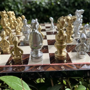 Futurama Schach Set mit handgemachten Schachfiguren - Comic Figur - TV Shows Schach Set - 3D Schachspiel - Einzigartiges Schachbrett - Futurama Geschenk Set
