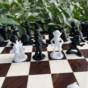 Set di scacchi Mario con pezzi di Super Mario con tavola - Set di scacchi 3D fatto a mano - Pezzi degli scacchi unici - Tavola di legno - Tavolo da gioco artistico - Set Mario