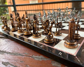 Handgefertigtes Metall Krieger Schach Set: Holz Schachbrett, Einzigartige Brettspiel Geschenk