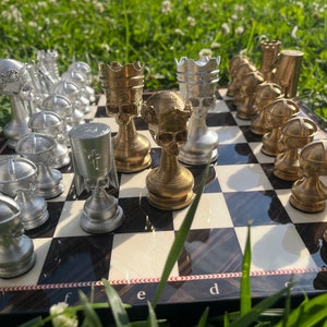 Skull Chess Set with 3D Death&#39;s-Head Pieces - Gothic Handmade Chess Set - Unique Gift for Collectors - Horror Chess Pieces - Game Gift
